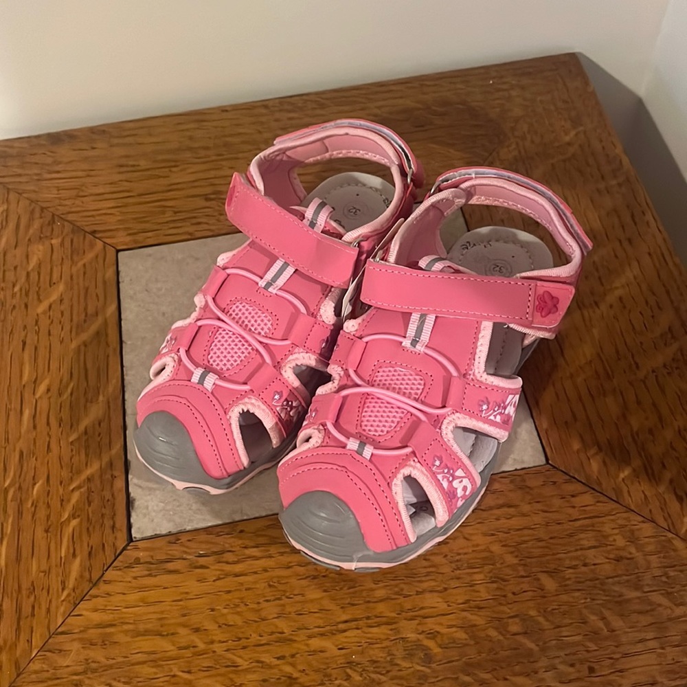 Girls sandals